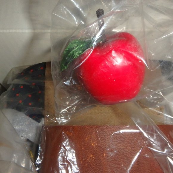 Laura’s First Day of School by Brigitte Deval 1990 - Picture 4 of 5